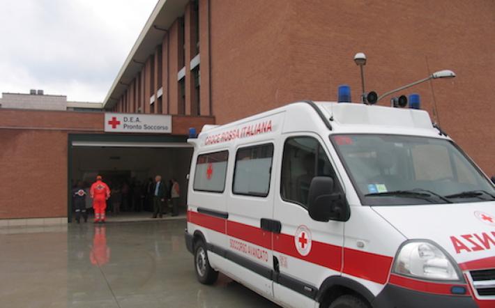 Mondovì, minaccia e aggredisce personale sanitario in ospedale: per tre anni non potrà metter piede in Comune
