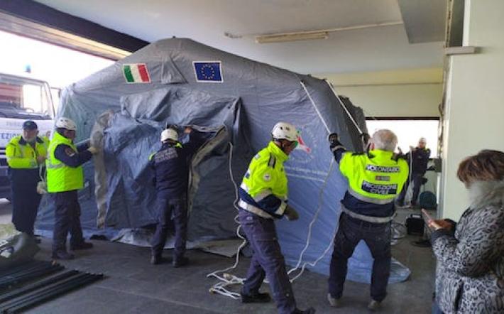 Ceva: montata la tenda del "pre-triage" all'ospedale di San Bernardino