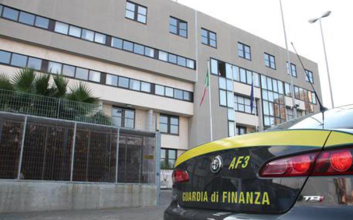 La Guardia di Finanza di Fossano arresta direttore lavori della piscina di Ivrea