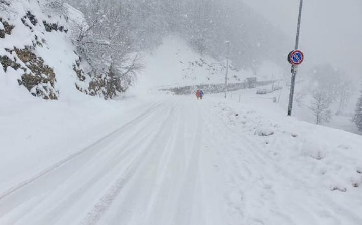 Prima nevicata: Mondovì in tilt, strade provinciali in difficoltà