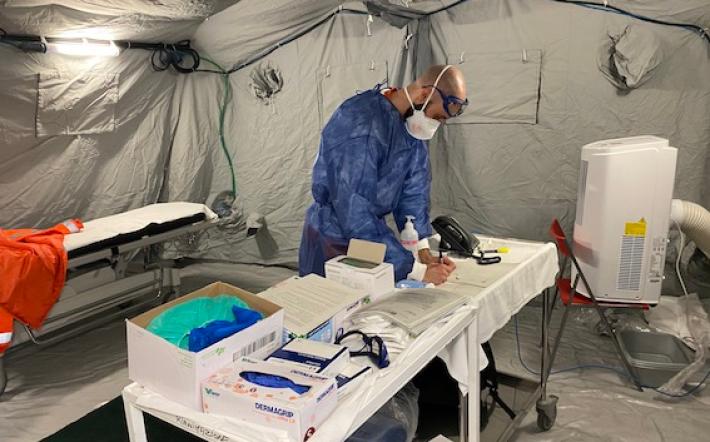 «Gli operatori sanitari sono a rischio: insufficienti i dispositivi di protezione»