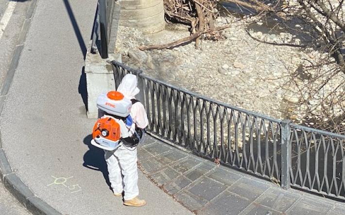 Il “pasticcio” della pulizia delle strade, Arpa e Regione: «Non serve a nulla, anzi, inquina» - 