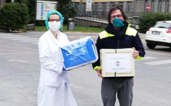 Sindaco di Benevagienna consegna mascherine al Santa Croce di Cuneo