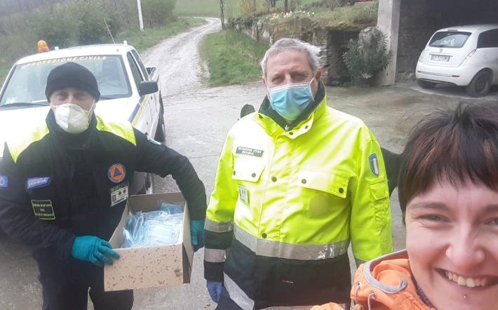 Briaglia, la Protezione Civile distribuisce mascherine a tutti gli abitanti