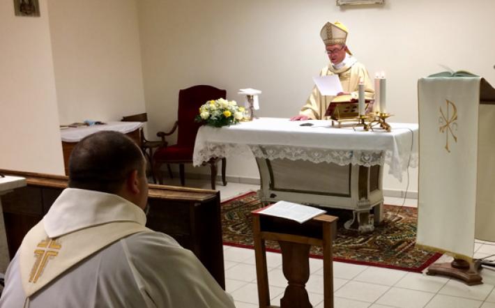 Mondovì: Il vescovo inizia il triduo pasquale all’ospedale "Regina Montis Regalis"