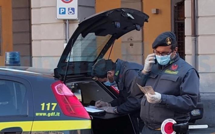 Guardia di Finanza: 1.300 controlli covid nella "Granda", 9 persone sanzionate in giro senza valida giustificazione