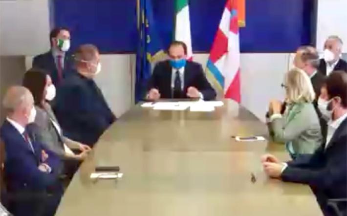 Cirio annuncia il “bonus” da 88 milioni della Regione per il commercio che “aprirà più in là”, "senza garanzie"