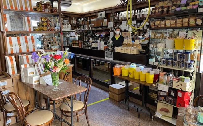 Riaperture: 1° giugno, si torna a bere il caffè all'interno del bar 