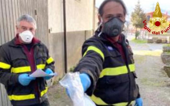 Garessio: mascherine distribuite alla popolazione dai vigili del fuoco volontari 