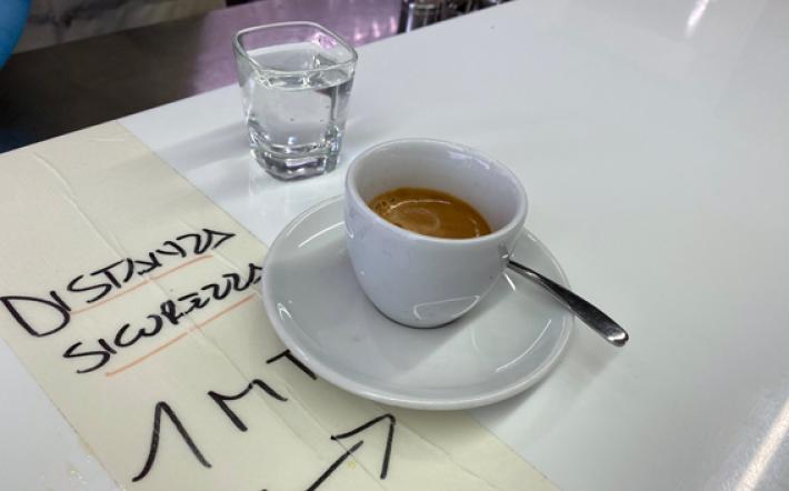 Bar e ristoranti in zona gialla: le nuove regole. Il caffè al banco?