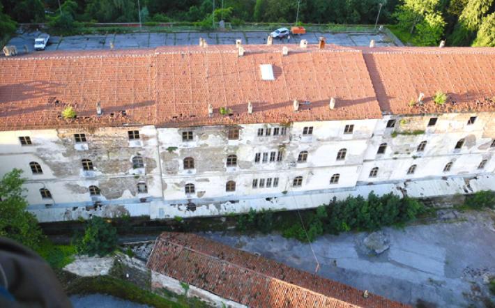 Il pilota John Aimo: «La foto dei miei 40 anni di volo in mongolfiera? il degrado della Cittadella»