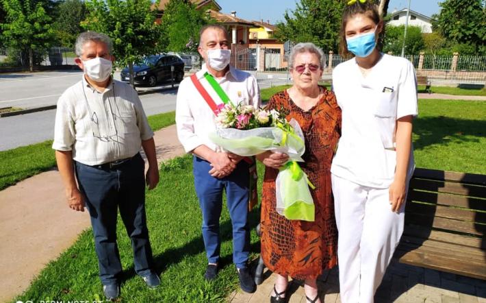 Cento anni e non sentirli: auguri a Rosa che ha festeggiato un secolo di vita in Casa di Riposo a Farigliano