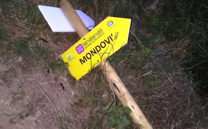 Sentiero Landandè, gesto imbecille: vandali rovinano le paline