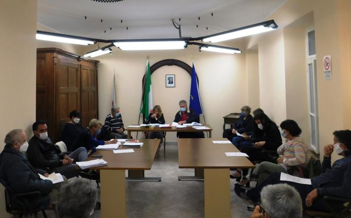 Scintille in consiglio sul disavanzo: 240.000 euro