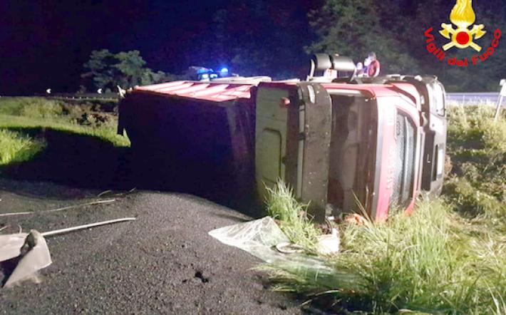 Priola: nella notte si ribalta camion carico di asfalto