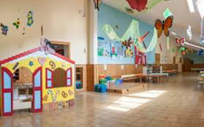 Scuola, le nuove linee guida per i bambini da 0 a 6 anni: mascherine per gli operatori, no termoscanner
