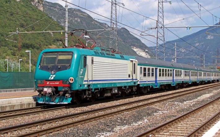 Fumogeno sul treno per Savona: individuato uno degli autori