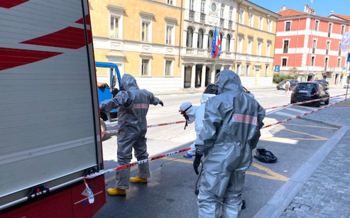 Mondovì: bimba chiusa in una stanzaVigili del fuoco intervengono con le tute anti - covid