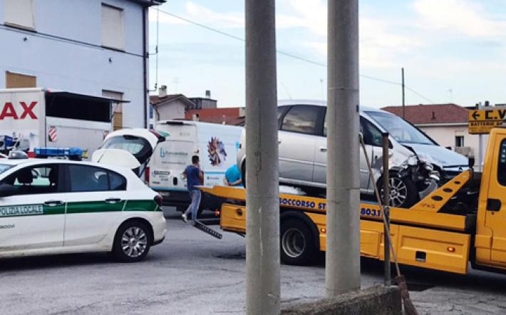 Mondovì: incidente in via Langhe, auto contro furgone