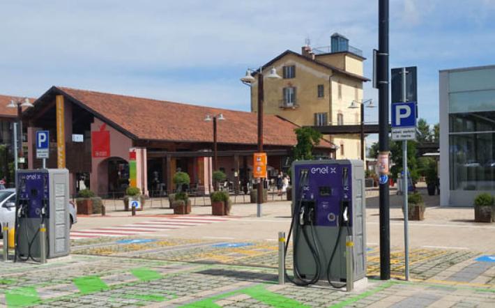 Mondovicino Outlet Village: un’area per la ricarica delle auto elettriche