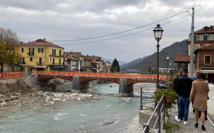 Garessio: l’ultima passeggiata sul ponte Odasso - A giorni l’avvio dei lavori per l’abbattimento