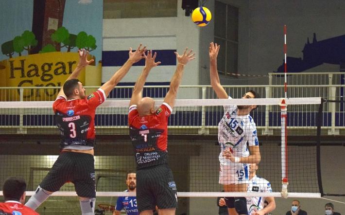 Il Vbc Mondovì non si sblocca: altro tie-break amaro al PalaManera