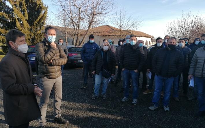 Presidio degli allevatori della Razza boniva Piemontese, dopo la protesta di fronte a  Coalvi ieri l'appello all'Anopari: "esca della Federazione".