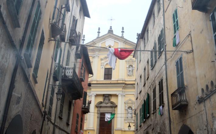 Ceva: disturba la messa del sabato dopo aver chiesto denaro al parroco, intervengono i carabinieri
