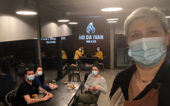 La protesta della steak house Hd da Ivan di Mgalinao Alpi : "non apriamo, ma non possiamo stare in silenzio"