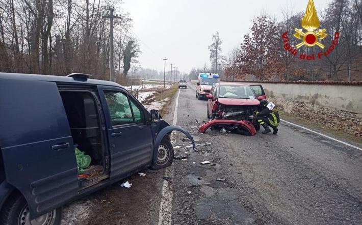 Scontro in via Castello a Morozzo. Due i mezzi coinvolti, ferita una donna 