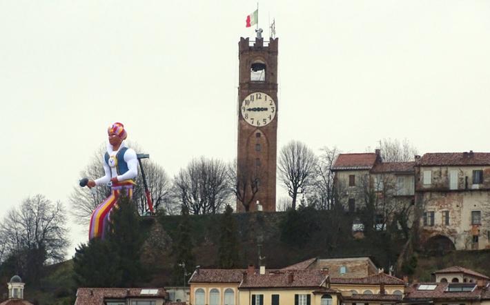 Carnevale 2021: il "Moro" sorride a Mondovì... dall'alto - Installazione gigante ai Giardini del Belvedere 