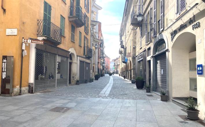 Tornati in “zona rossa”: le attività chiuse per decreto e quelle che cercano alternative