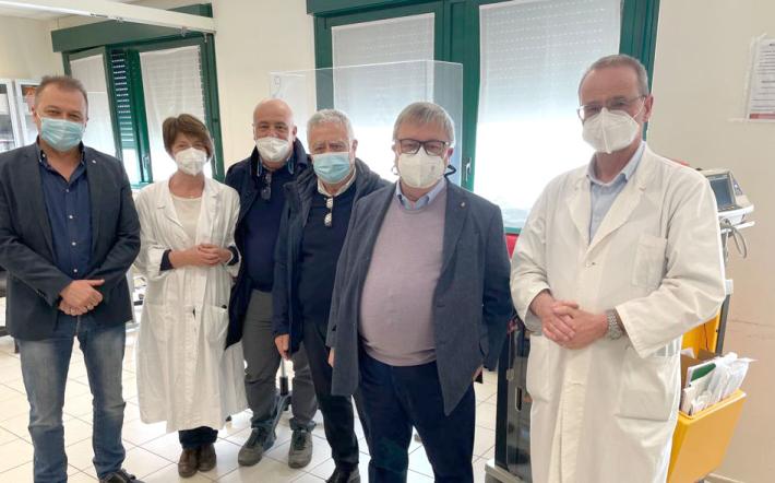 Paolo Bongioanni (FdI), sopralluogo all’ospedale di Mondovì: “Medici e personale sanitario encomiabili, ripaghiamoli dicendo sì al vaccino”