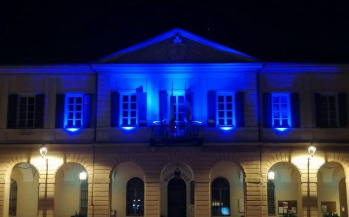 Municipio in blu a Peveragno nella Giornata Mondiale della Consapevolezza per l'Autismo