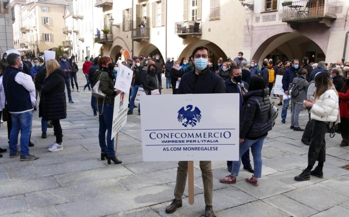 Più vaccini, ristori, azzeramento delle tasse: proposte di Confcommercio per dare futuro alle imprese