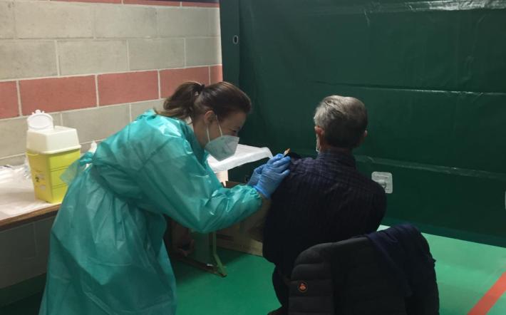 Vaccini anti covid, anticipo prenotazioni per la fascia dai 50 ai 54 anni: dall’11 maggio