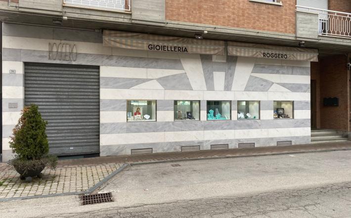 Rapina a Grinzane Cavour, una delle pistole dei rapinatori era giocattolo. Identificati i due malviventi deceduti