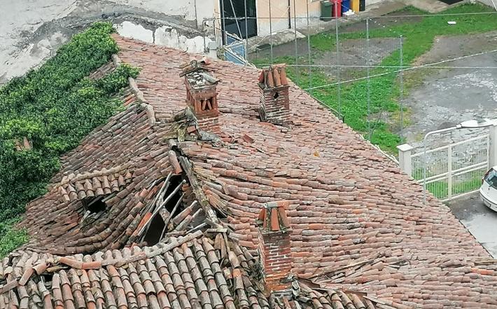 Imploso il tetto di Casa Garelli a Morozzo, lo stabile verrà abbattuto 