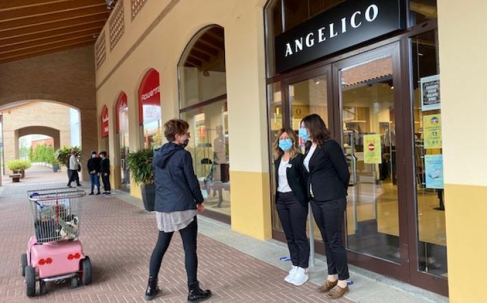 Draghi vuole spostare il coprifuoco alle 23 "da subito". Centri commerciali aperti nel week-end già da sabato?