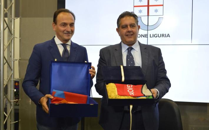 Vaccini ai turisti per la prossima estate:  Piemonte e Liguria provano a trovare un accordo