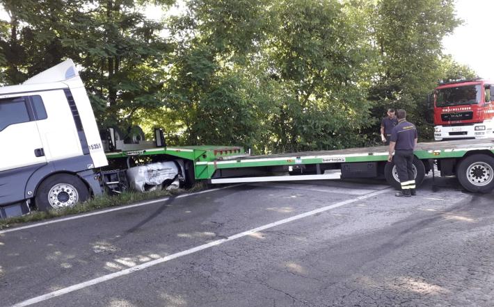 Fondovalle Tanaro: auto contro tir, feriti lievi