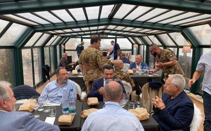 Il generale Figliuolo pranza a Prato Nevoso