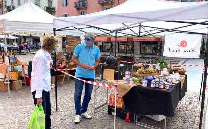 Mercatino tipico domenicale nelle vie del centro, Mondovì ci riprova