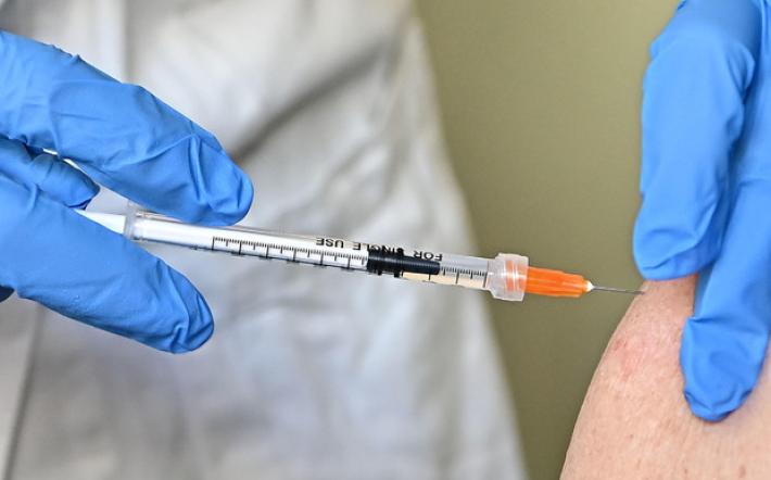 Terza dose: lunedì 20 settembre al via con 53 mila pazienti immunodepressi