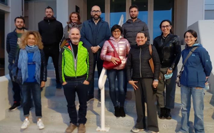 Piscina di Mondovì: si sta completando la procedura per l'assegnazione della gestione. Intanto l'assessore allo Sport Robaldo presenta l'impianto ai docenti di educazione motoria 