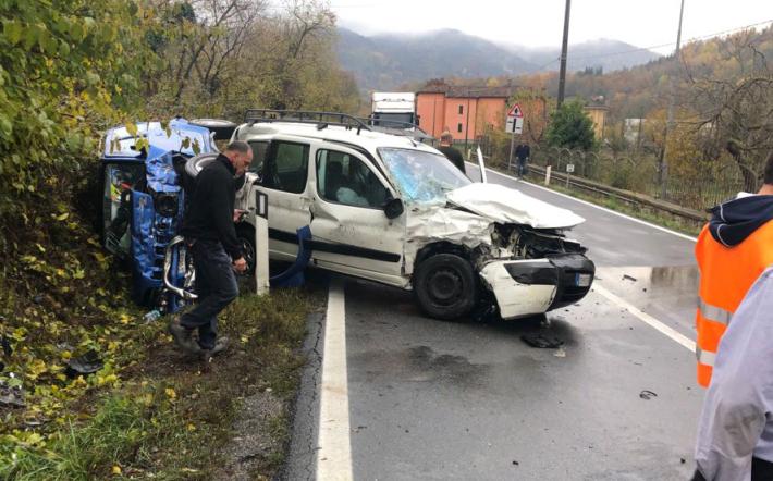 Nucetto: scontro tra due auto