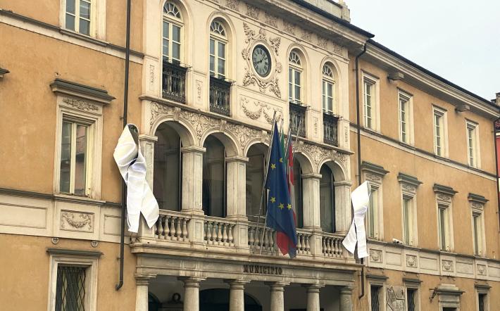 Mondovì: due mega fiocchi bianchi per la lotta contro il cancro al polmone