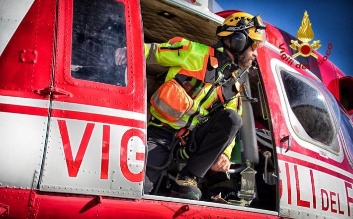 Escursionista bloccato nella neve a Briga Alta soccorso dai vigili del fuoco 