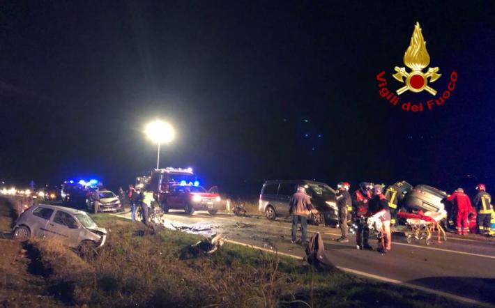 Incidente mortale a Castelletto Stura nello scontro fra tre auto 