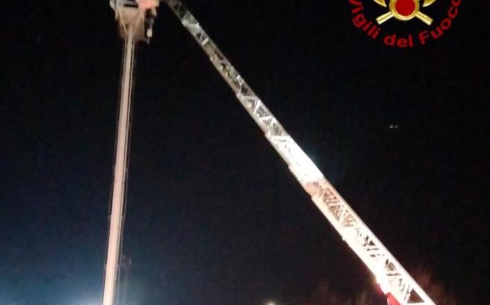 Palo  della luce in corto circuito al campo sportivo di Morozzo durante gli allenamenti dell'Azzurra